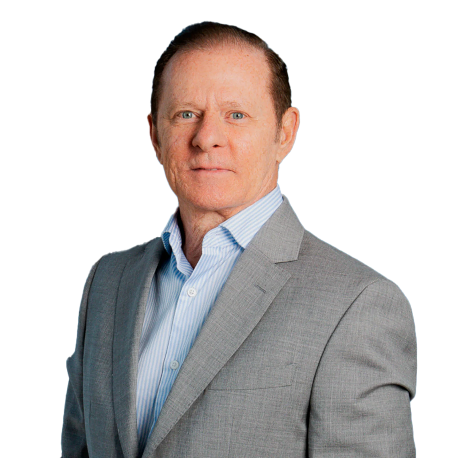 Professional headshot of Eduardo Camargo smiling and wearing a white shirt, with a warm and approachable expression.